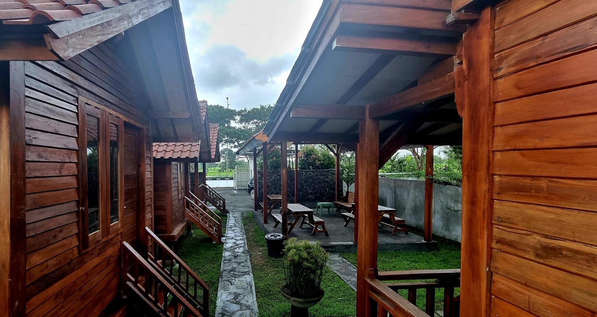 Mayeka Transit Hostel Bandara Internasional Lombok Praya Dış mekan fotoğraf